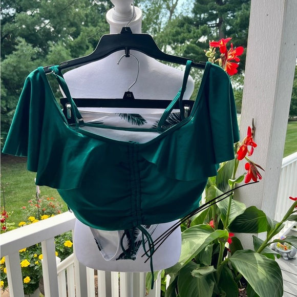 2-Piece Swim Set – Ruffle Off-Shoulder Top & Leaf High-Waisted Bottoms – 1XL - Picture 1 of 7
